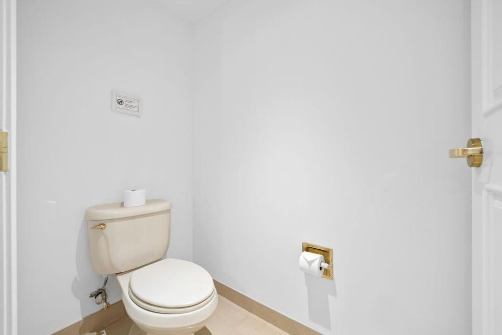 Sleep Six Cozysuites, 1br 2ba On The Boardwalk Apartment *