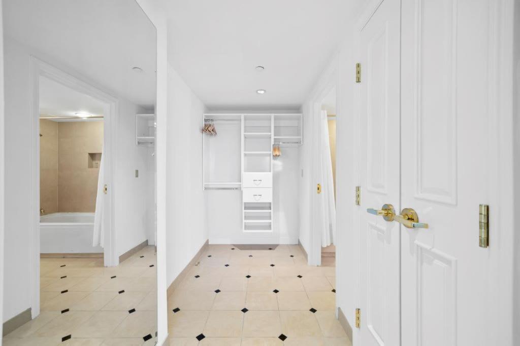 Sleep Six Cozysuites, 1br 2ba On The Boardwalk Apartment Atlantic City