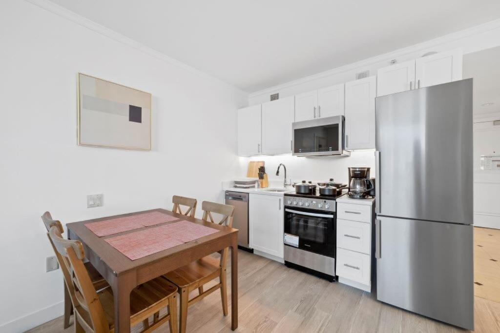 Sleep Six Cozysuites, 1br 2ba On The Boardwalk Apartment *