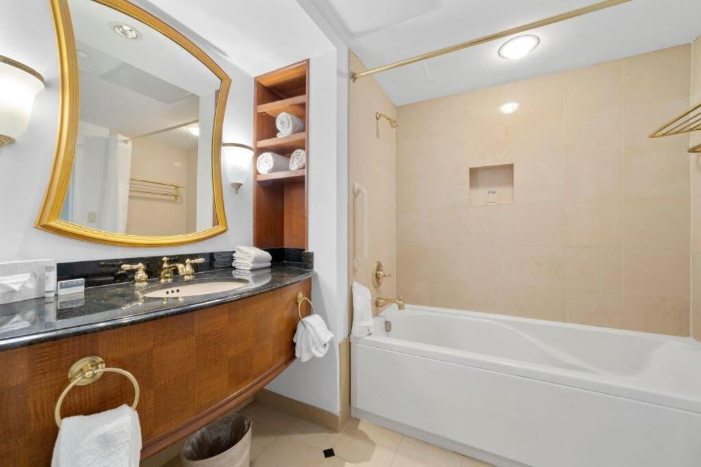 Sleep Six Cozysuites, 1br 2ba On The Boardwalk Apartment *