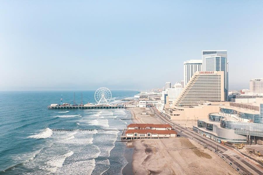 Sleep Six Cozysuites, 1br 2ba On The Boardwalk Apartment Atlantic City