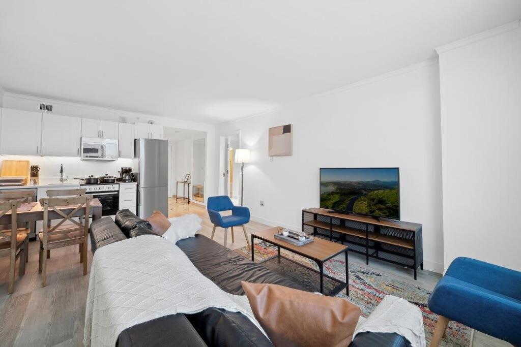 Sleep Six Cozysuites, 1br 2ba On The Boardwalk Apartment