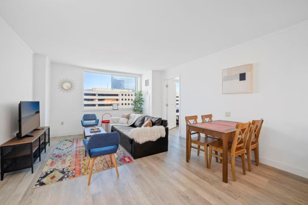 Sleep Six Cozysuites, 1br 2ba On The Boardwalk Apartment *